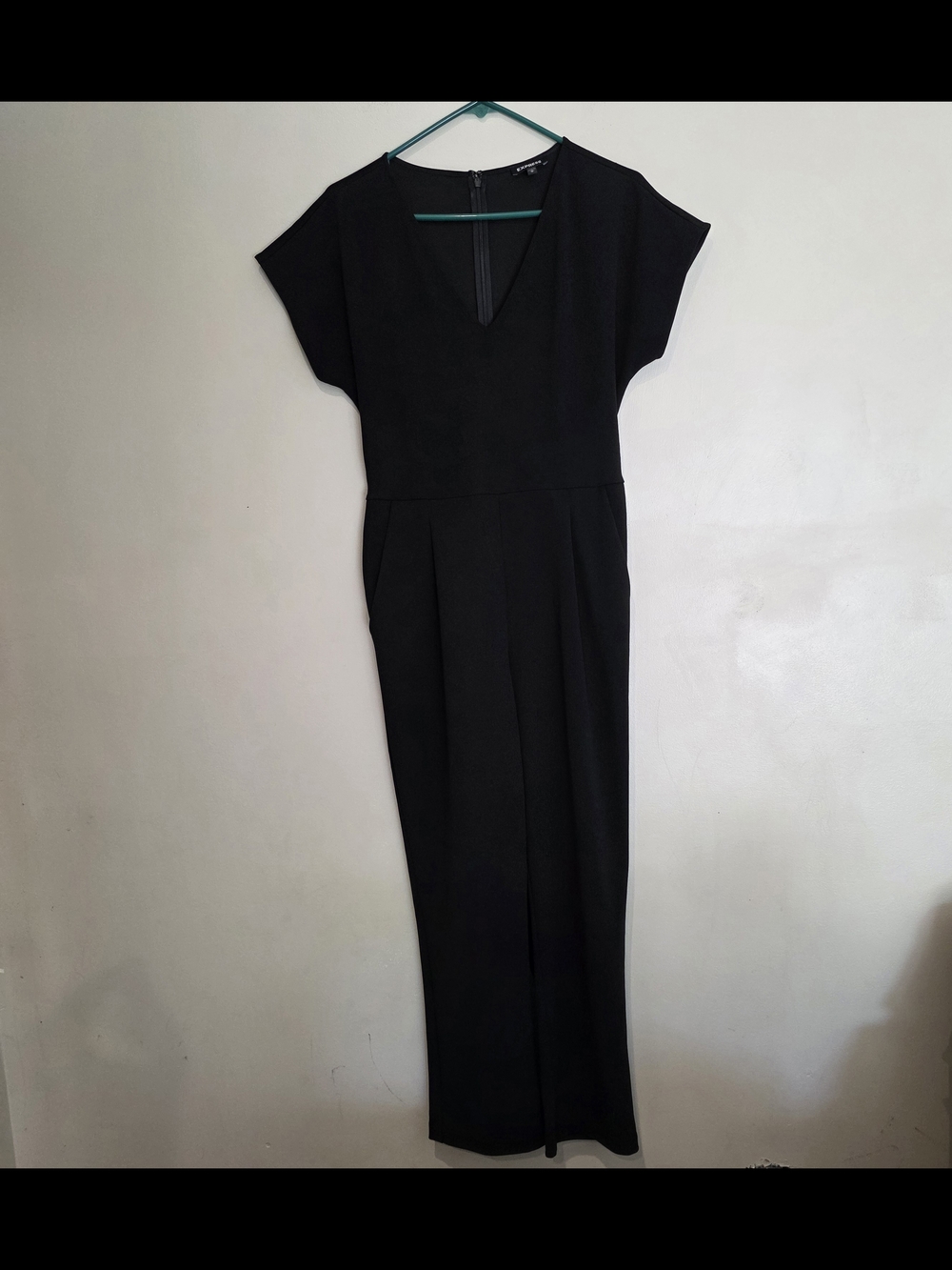 Express Black Jumpsuit Pantsuit Casual Pockets Zip Up Back Eyelet Clasp Medium